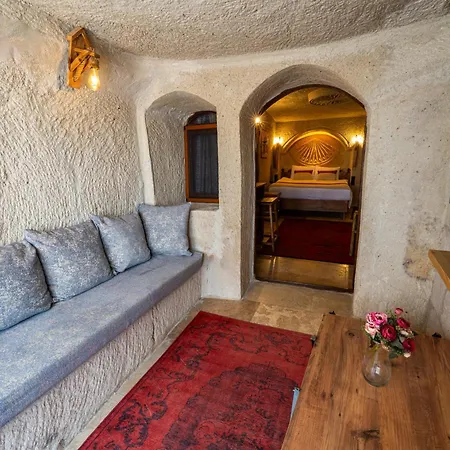 Sunset Cave Hotell 2*