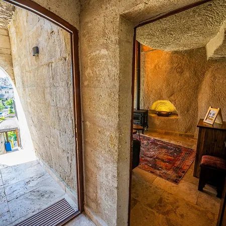 Sunset Cave Hotell 2*